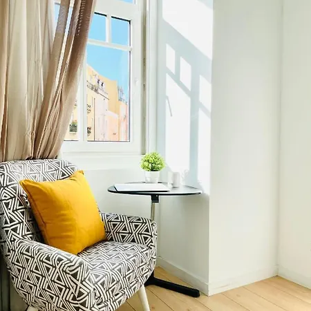 Sunny Arroios Apartment